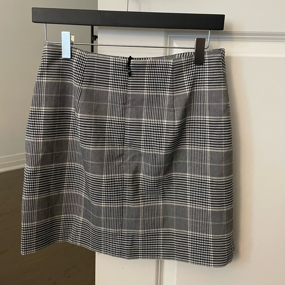 H&M plaid skirt size 4 - Picture 2 of 3